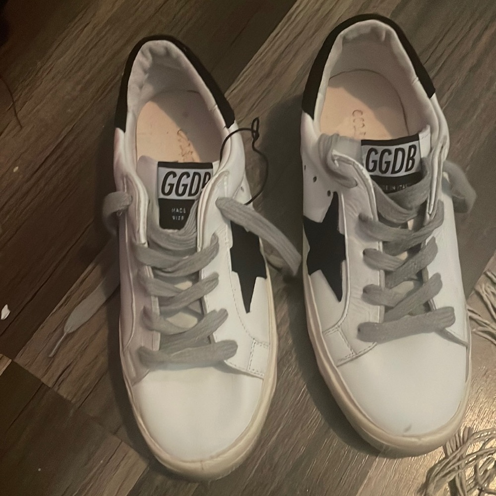 Kids golden goose (never been worn) pristine condition in Size 33